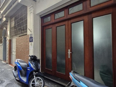  nhà cực đẹp, ô tô đỗ cửa - sát phố - trung tâm cầu giấy  dt: 37m2 x 5t x 3.6m mt, giá chào: 0