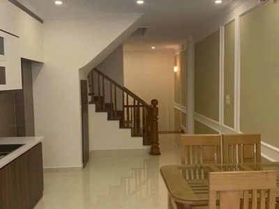  nhà cực đẹp, ô tô đỗ cửa - sát phố - trung tâm cầu giấy  dt: 37m2 x 5t x 3.6m mt, giá chào: 2