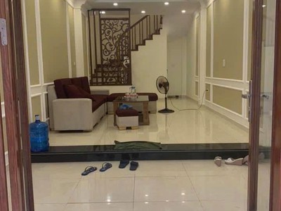  nhà cực đẹp, ô tô đỗ cửa - sát phố - trung tâm cầu giấy  dt: 37m2 x 5t x 3.6m mt, giá chào: 3