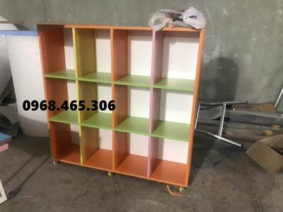 Kệ đựng balo cặp sách mầm non bằng gỗ chất lượng cao 6