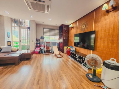 Bán chung cư Sunrise 90 Trần Thái Tông Cầu Giấy 100m giá 6.75 tỷ, lô góc, tặng nội thất 0