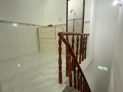 Nhà mới rất đẹp chỉ nhỉnh 1 tỷ có ngay nhà 1 trệt 1 lầu hẻm 3m thông 3