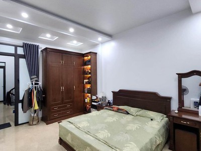 Hiếm. nhà xa la 50m2, 4 tầng, giá 13 tỷ. mặt phố - kinh doanh - vỉa hè - ô tô tránh 1