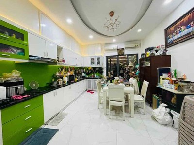 Hoàng hoa thám quận phú nhuận phường 5. 2