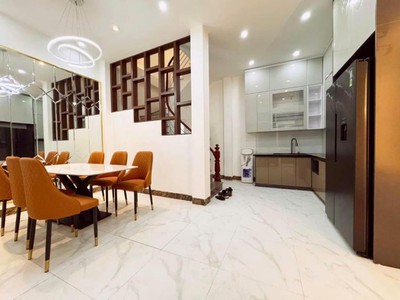 Nhà siêu đẹp tại tt cầu giấy, chủ nhà sang mỹ nên bán gấp, ô tô đỗ cổng 1
