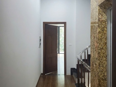 Chính chủ cho thuê nhà 3 tầng mặt tiền trong toà 7 tầng kinh doanh và để ở số 80 phố bồ đề, long 4