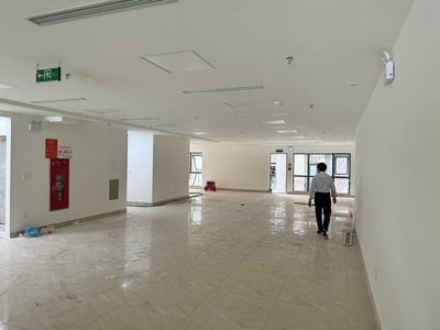 Văn phòng cho thuê  120m2 mặt phố giảng võ, đống đa - 26 triệu/tháng. có chỗ để ô tô 2