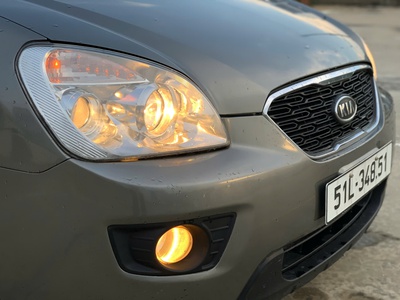 Chính chủ bán xe Kia Caren 2011 số sàn bản đủ máy 2.0 có cửa sổ trời. 2