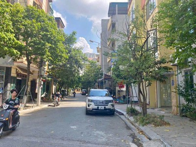 Lung linh. nhà cây quýt, 50m2, 5 tầng, giá 12 tỷ. ở ngay - vỉa hè 4m - ô tô tránh - kinh doanh 3