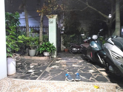 Xe hơi đỗ cổng, ngang 6m, ở ngay, trường thọ thủ đức, dt 61m2 6 x 10 . chỉ 4ty hơn. 2