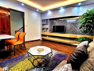 Dân xây thạch bàn 35m,6 tầng,nhỉnh 6tỷ,lô góc,gara,ôtô đỗ cửa,full nội thất,ngõ to đẹp 0