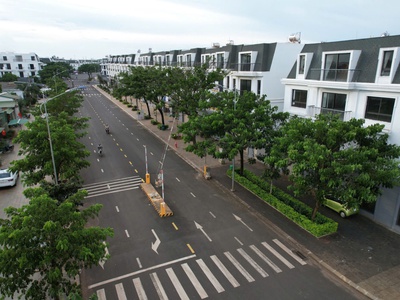 Bán gấp nhà phố vườn phân khu milano mặt đường qh 30 tại khu đô thị ecocity premia - buôn ma thuột 2