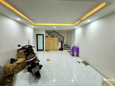 Hoàng ngân - thanh xuân- mt 4,3m- ngõ thông - sổ a4- ở sướng - nhà đẹp - an sinh đỉnh   6 tỷ 4