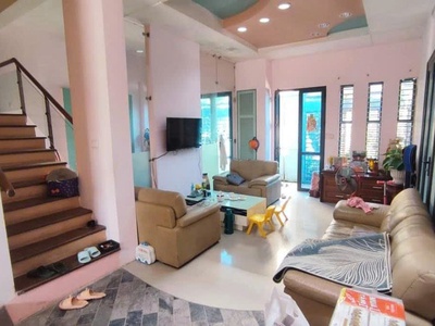 Dt98m, 3 tầng, mt 14m, 45 tỷ long biên mặt đường 40m, vỉa hè 7m - mặt tiền 14m - lô góc 3 mặt 4