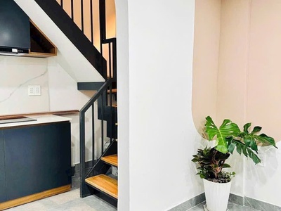 Sát mặt tiền - sát quận 1 - ngay hàng xanh - sổ nở hậu - nhà mới đẹp 2