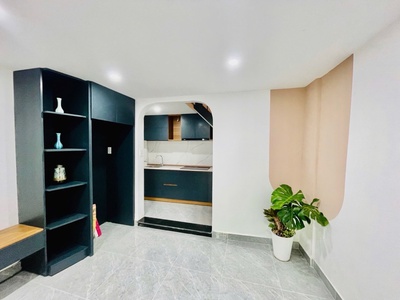 Sát mặt tiền - sát quận 1 - ngay hàng xanh - sổ nở hậu - nhà mới đẹp 3