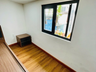 Sát mặt tiền - sát quận 1 - ngay hàng xanh - sổ nở hậu - nhà mới đẹp 0
