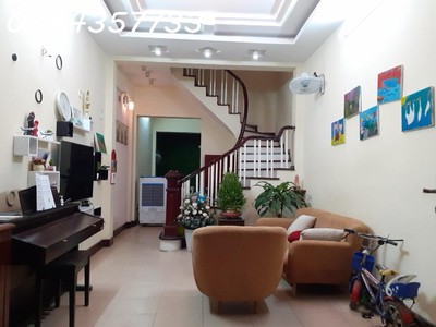 Bán nhà phố nguyễn khánh toàn, cầu giấy: 44m2, 4 ngủ, nhỉnh 9 tỷ, ngõ rộng, gần ô tô 0