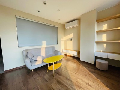 Cho thuê căn hộ dịch vụ view thằn lằn bám kính tại đống đa 2