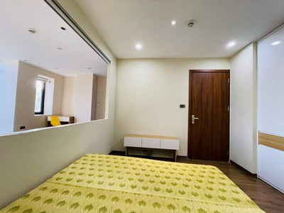 Cho thuê căn hộ dịch vụ view thằn lằn bám kính tại đống đa 3