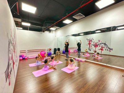 Sang lại trung tâm dạy múa ballet và dạy vẽ cho trẻ em tại vinhomes smart city 3