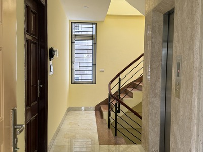 Cho thuê văn phòng, spa, ngân hàng, kinh doanh mặt phố việt hưng căn góc 2 mặt tiền, view công viên 1
