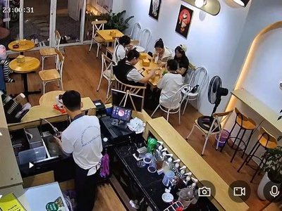 Do chuyển nhà xa quán nên mình đành phải sang nhượng lại quán café 4