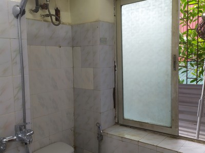 Cho thuê nhà đầu hồi 2 mặt thoáng TDT 50m2 nhà D2 nguyễn công trứ Q.Hai Bà Trưng Hà nội giá rẻ 4