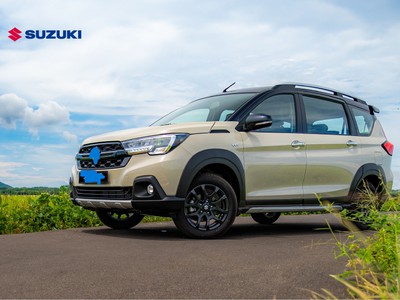 Suzuki XL7 Hybird 0