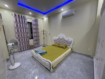 Cho thuê nhà Văn Cao, DT: 60m2 lô góc, 5 phòng ngủ. 7