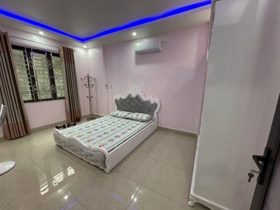 Cho thuê nhà Văn Cao, DT: 60m2 lô góc, 5 phòng ngủ. 2