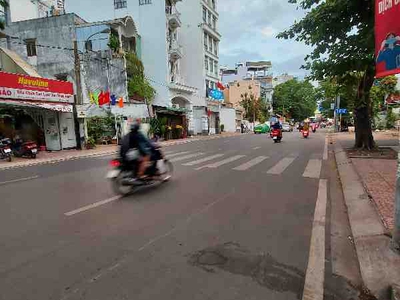 Cao ốc văn phòng - mặt tiền - phú nhuận - hầm - 8 lầu - đang thuê lâu dài - 2 tỷ năm bán gấp 1