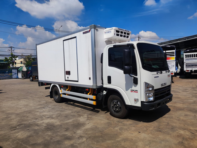 Bán xe tải Isuzu QKR270 thùng đông lạnh 1