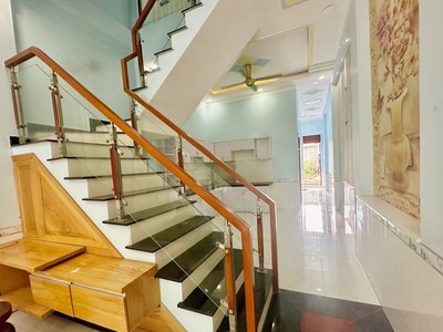 Bán nhà tăng a quận 9, hxh,  4t nhỉnh, full tiện ích dt 80m2 ngang 6m, 1