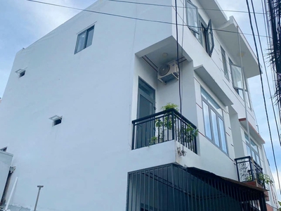 Nhà 3 tầng căn góc hẻm ô tô thông 16 chỗ tttp lê hồng phong 0