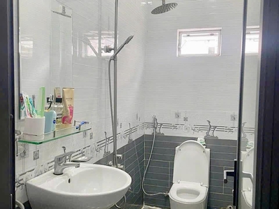 Nhà 3 tầng căn góc hẻm ô tô thông 16 chỗ tttp lê hồng phong 4