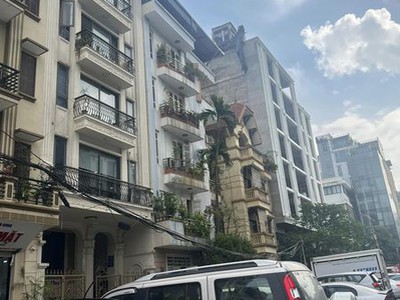 Siêu hiếm - 2 thoáng - ô tô vào nhà - ngõ thông - kinh doanh văn phòng - gần phố - nhà dân xây chắc 0