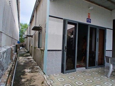 Bán 100m2 full thổ cư đã có  nhà 3 phòng ngủ 1 phòng khách 1 gian bếp ngay tl 44a  chợ bến an ngãi 2