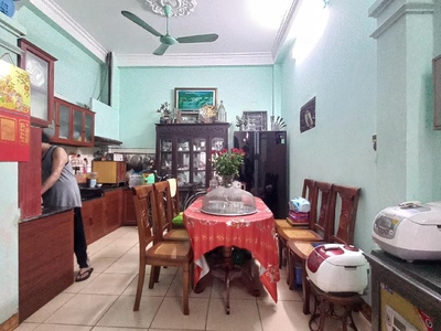 Bán nhà khuyến lương 4 tầng dân xây ở ngay ô tô tránh kinh doanh hoàng mai 2