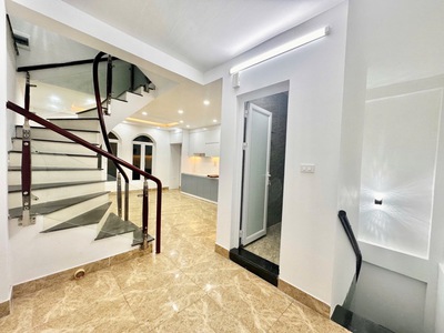 Mặt ngõ lô góc - nhà đẹp - gần phố - xung quanh đầy đủ tiện nghi 0