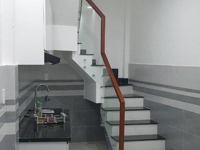 Bán nhà đường lạc long quân phườn8 tân bình. dt:21m2- kc: 2 tầng chỉ hơn 2 tỷ đã có nhà tại trung 1
