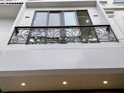 Bán nhà hoàng hoa thám 35mx5 tầng, nhà đẹp ở ngay, gần phố 6.8 tỷ. 0