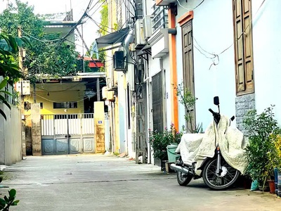 Bán đất bắc cầu 82m2, 3 tầng, mặt tiền  4.7m, 6.3 tỷ long biên.ô tô đỗ cửa, 4