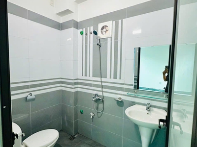Bán nhà 3 tầng ngõ phố Lê Hồng Phong, TP Hải Dương, 52.1m2, 3 ngủ, 3 vs, vị trí trung tâm, chỉ 2.38 3