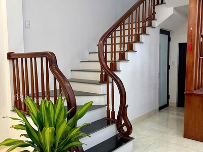 Bán nhà 3 tầng ngõ phố Lê Hồng Phong, TP Hải Dương, 52.1m2, 3 ngủ, 3 vs, vị trí trung tâm, chỉ 2.38 6
