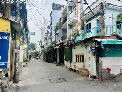 Q8 nhà đẹp ở ngay gần parc mall 3 tầng xây kiên cố hxh gần chợ tiện ích tuyệt vời chỉ 4.xt 1