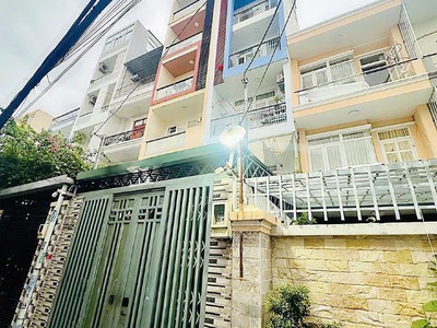 Q8 nhà đẹp ở ngay gần parc mall 3 tầng xây kiên cố hxh gần chợ tiện ích tuyệt vời chỉ 4.xt 0