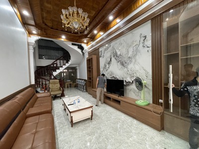 Cho thuê nhà Văn Cao, DT: 83m2, 6 p.ngủ khép kín. 0