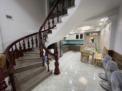 Cho thuê nhà Văn Cao, DT: 83m2, 6 p.ngủ khép kín. 5