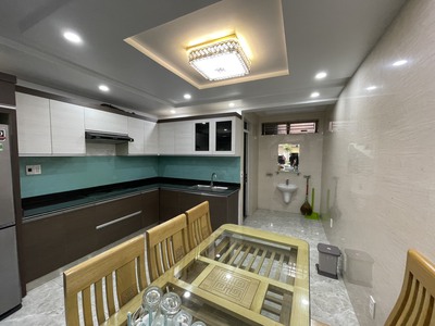 Cho thuê nhà Văn Cao, DT: 83m2, 6 p.ngủ khép kín. 6